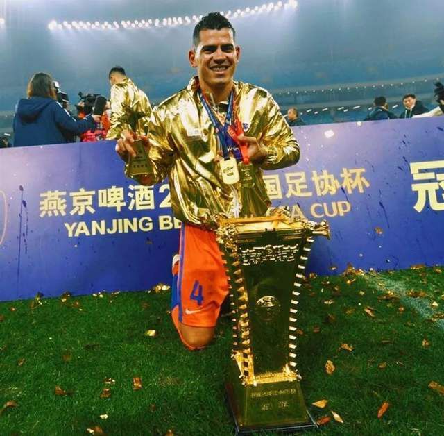 去年1月，曼联以300万英镑，让韦格斯特提前结束了从伯恩利到土超贝西克塔斯的租借。